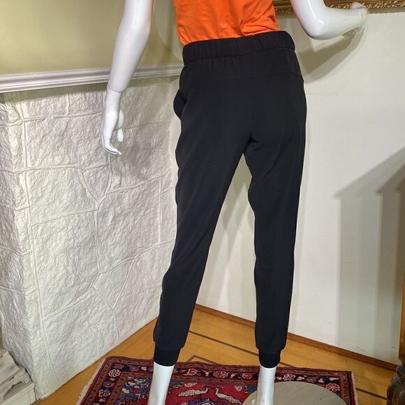 Lululemon On The Fly Jogger Woven Black - Picture 3 of 15